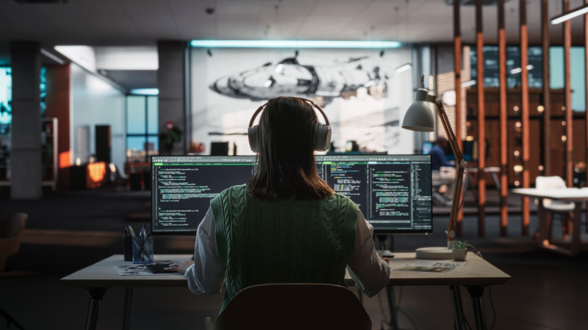 Ingeniero de software trabajando.